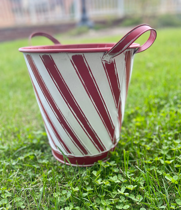 ￼ Candy Cane Bucket