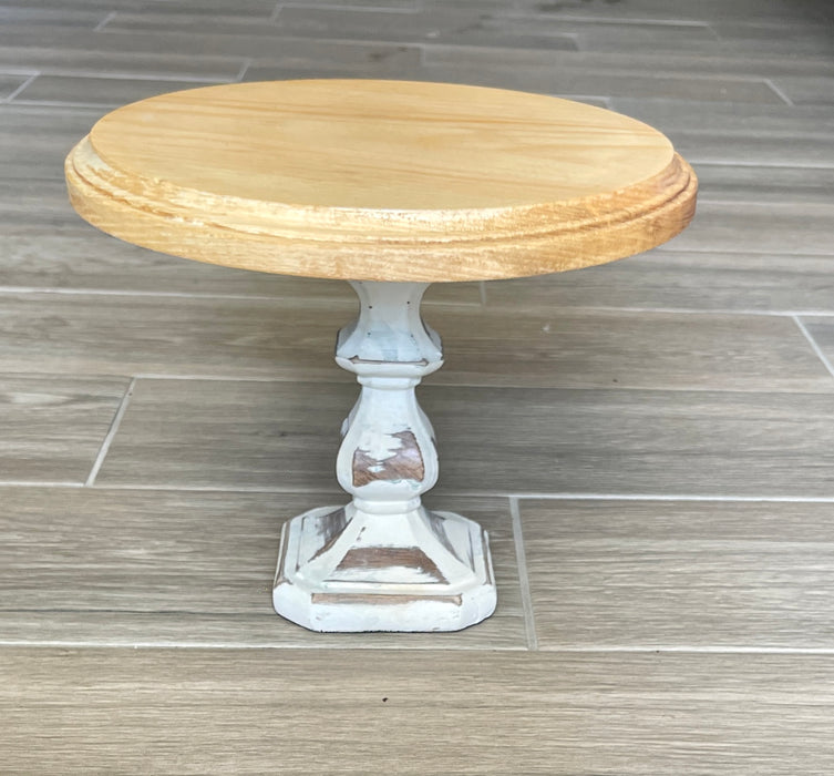 Round Pedestal Table Prop
