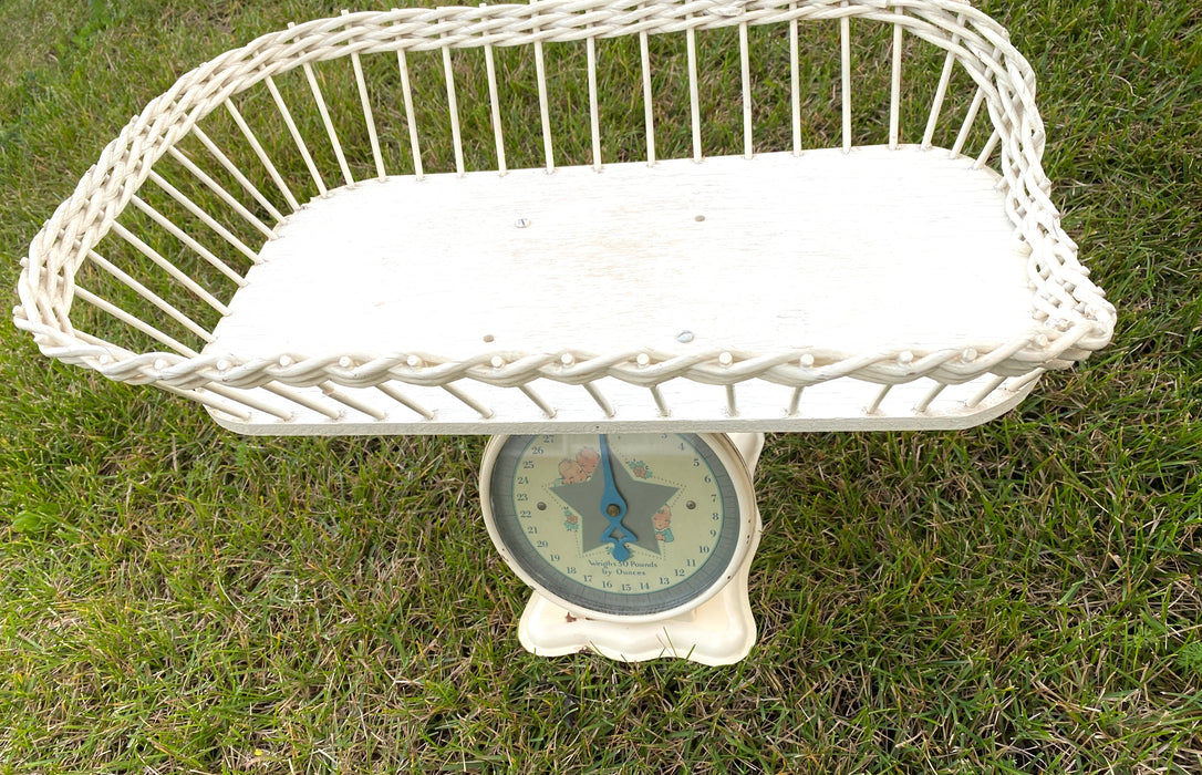 Vintage wicker Baby Scale
