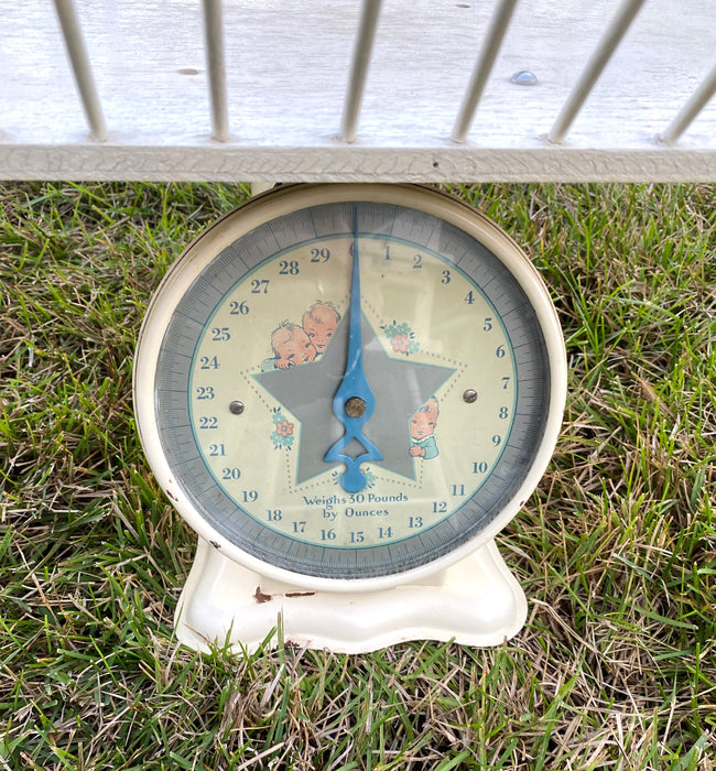 Vintage wicker Baby Scale